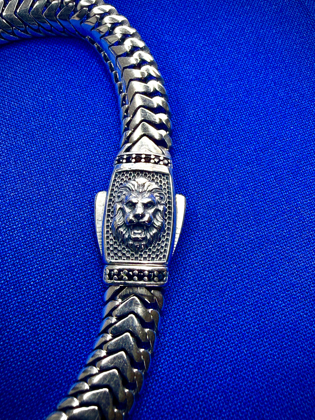 Herringbone Snake Link Bracelet Lion Clasp Black CZ 8.2mm 9in 925 sterling silver