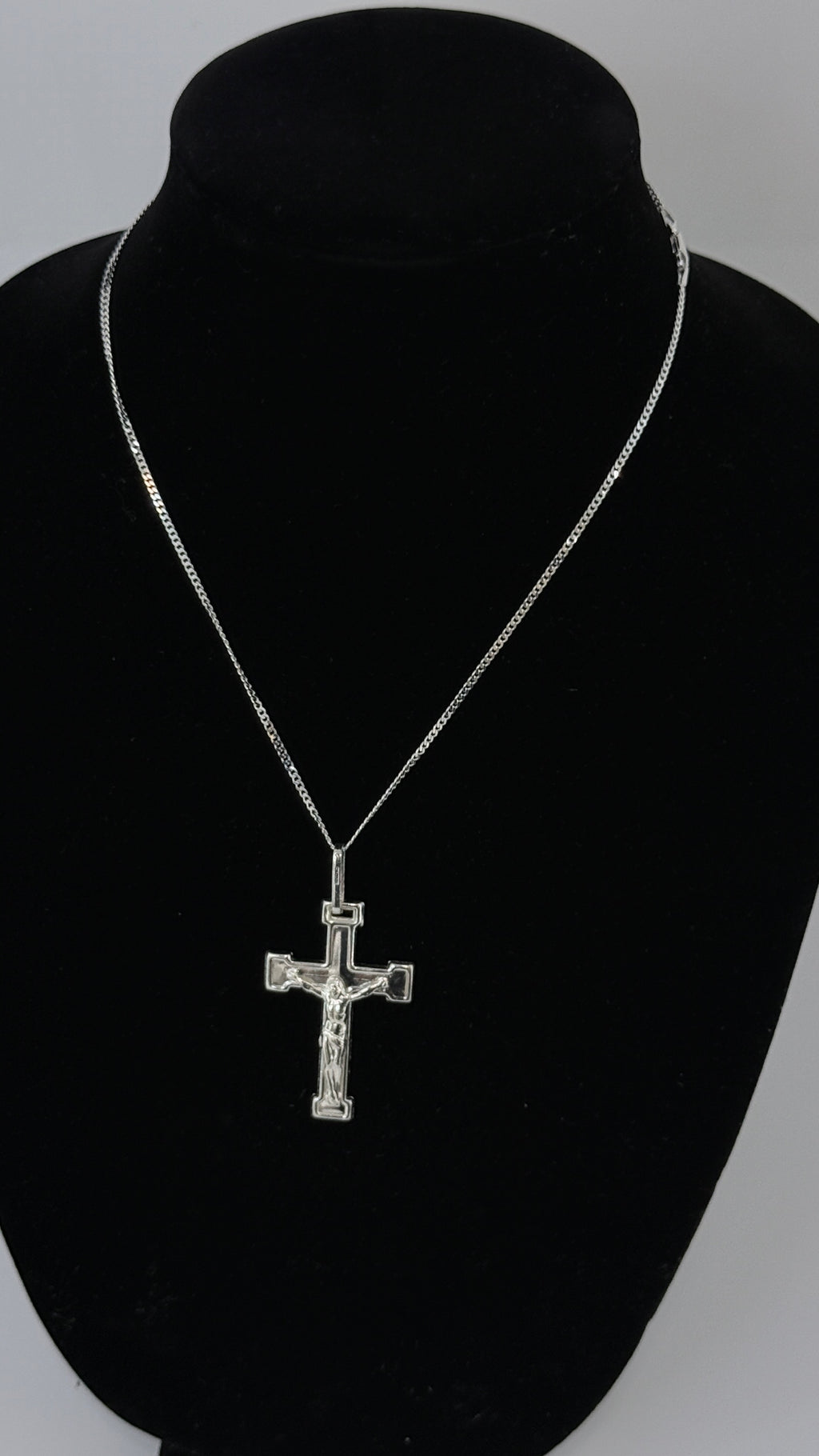 Crucifix Pendant 2mm Curb Chain Necklace 18.5