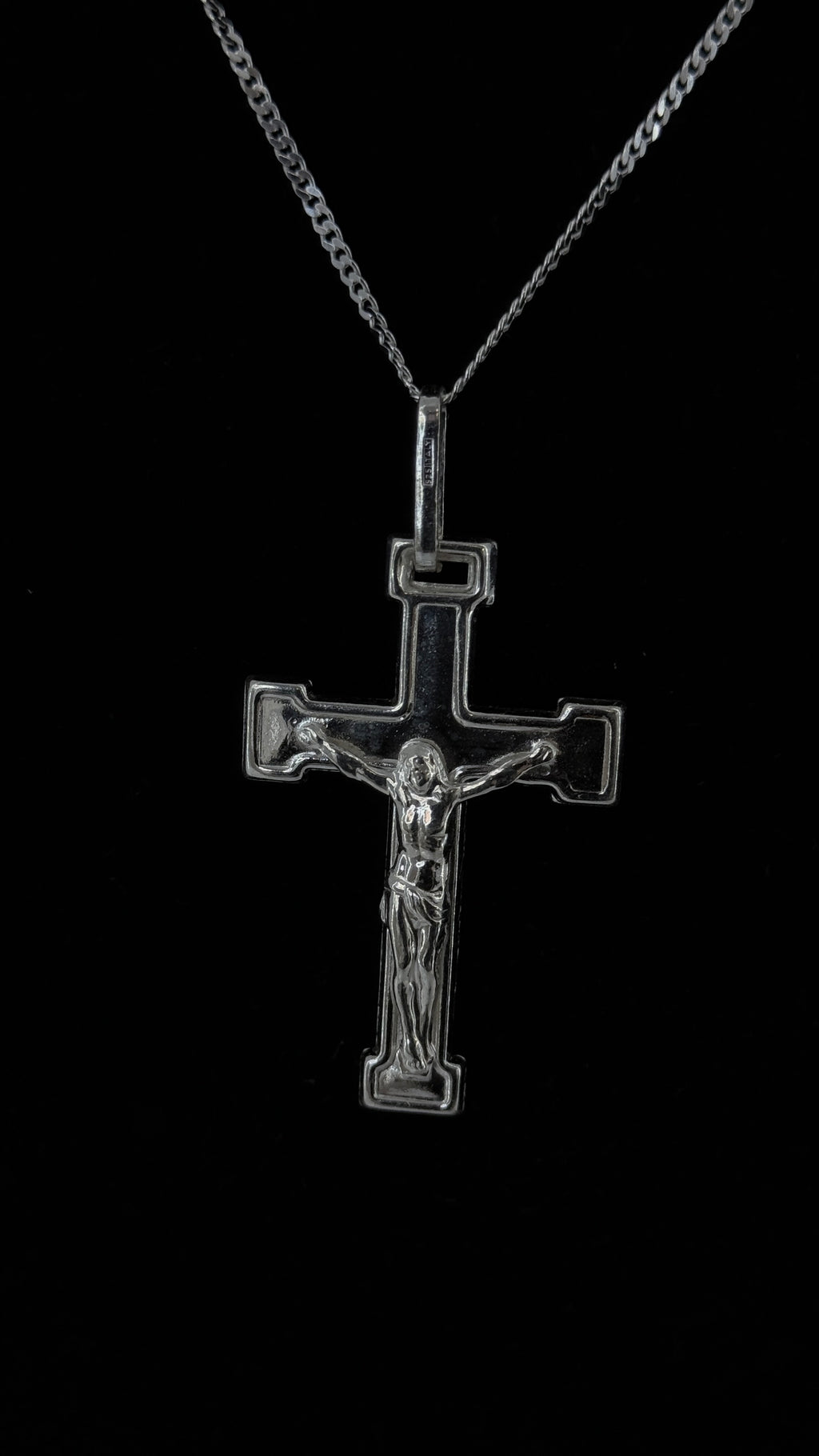 Crucifix Pendant 2mm Curb Chain Necklace 18.5
