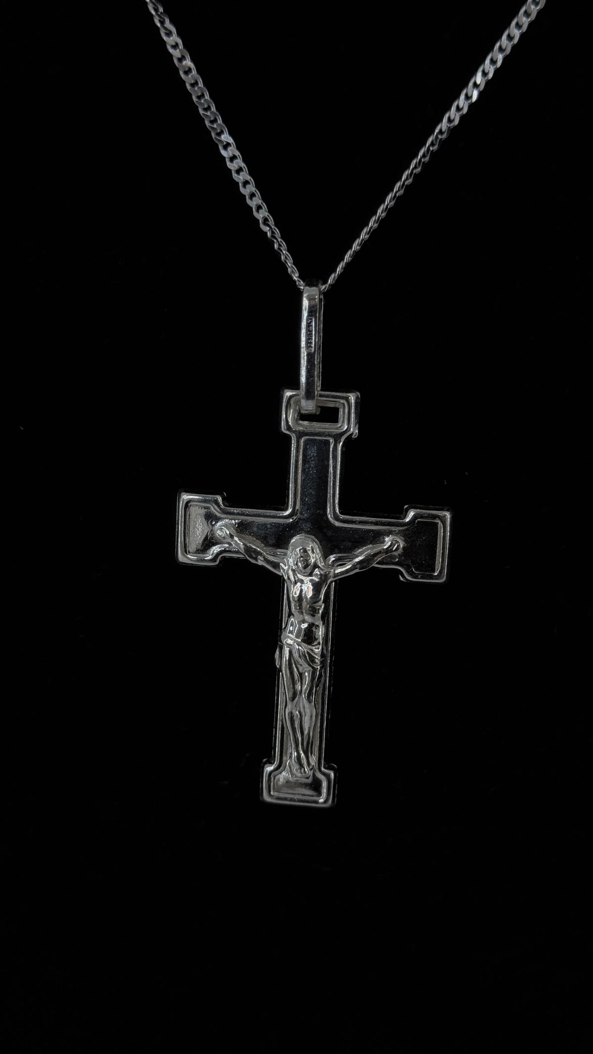Crucifix Pendant 2mm Curb Chain Necklace 18.5